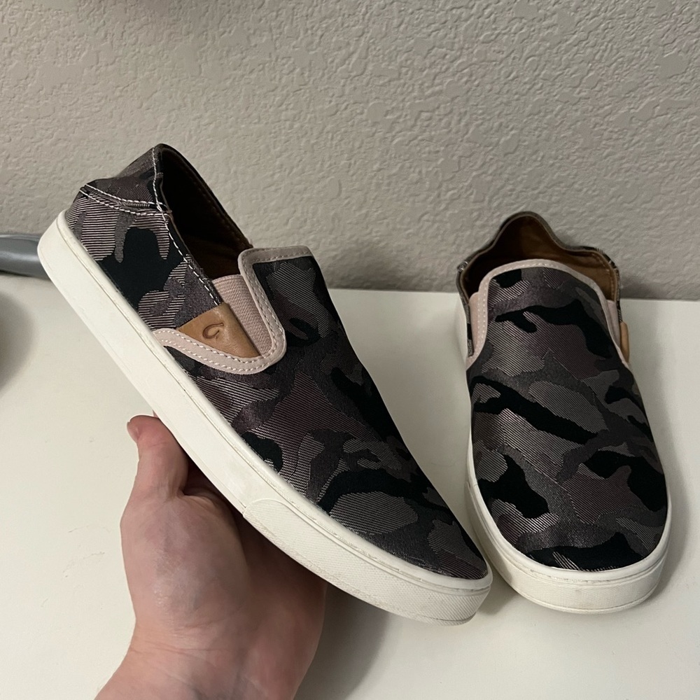 OluKai | Women's Pehuea Pa'i Slip-on Sneakers Pink Camo Black Sz‎ 7.5